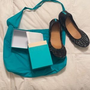 New black shiny tieks size 9